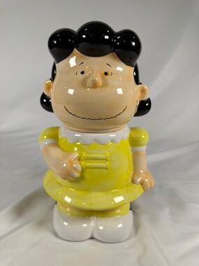Vintage Peanuts Lucy Van Pelt Benjamin & Medwin Ceramic Cookie Jar
